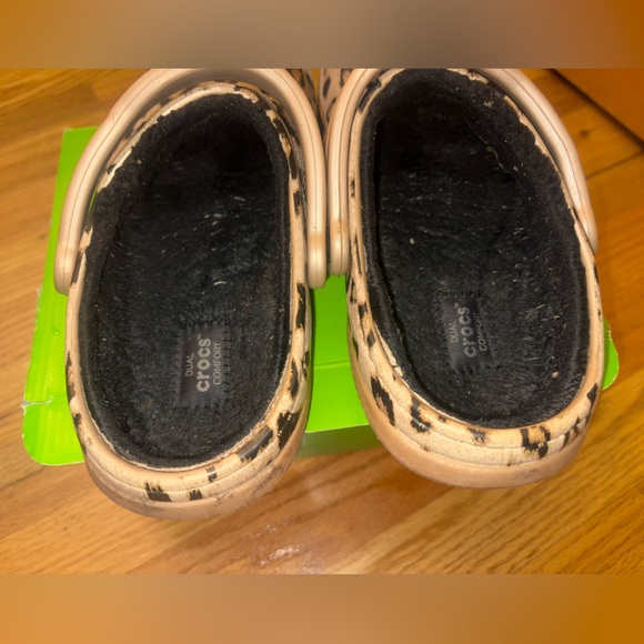 Classic Dual Comfort Crocs w/ Fleece Lining 🐆 - Picture 4 of 7